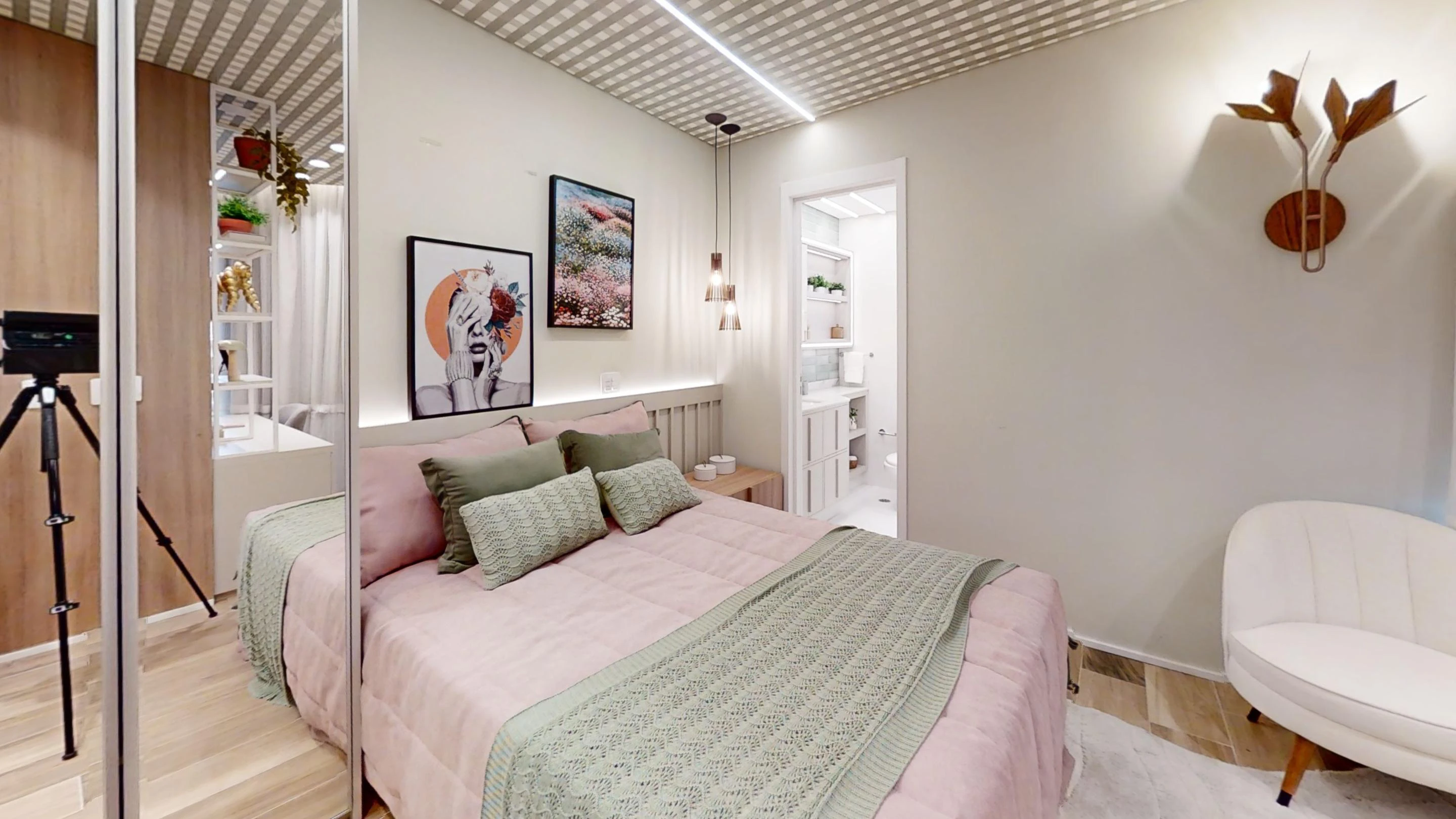 Suíte master do AYA Home com closet e varanda